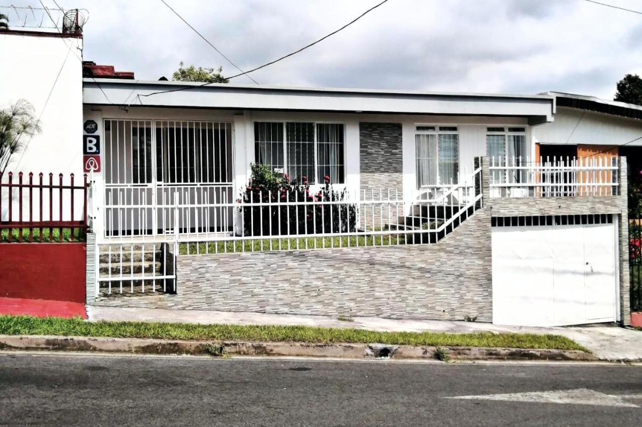 Airport Traveler'S Home. Alajuela Exterior foto